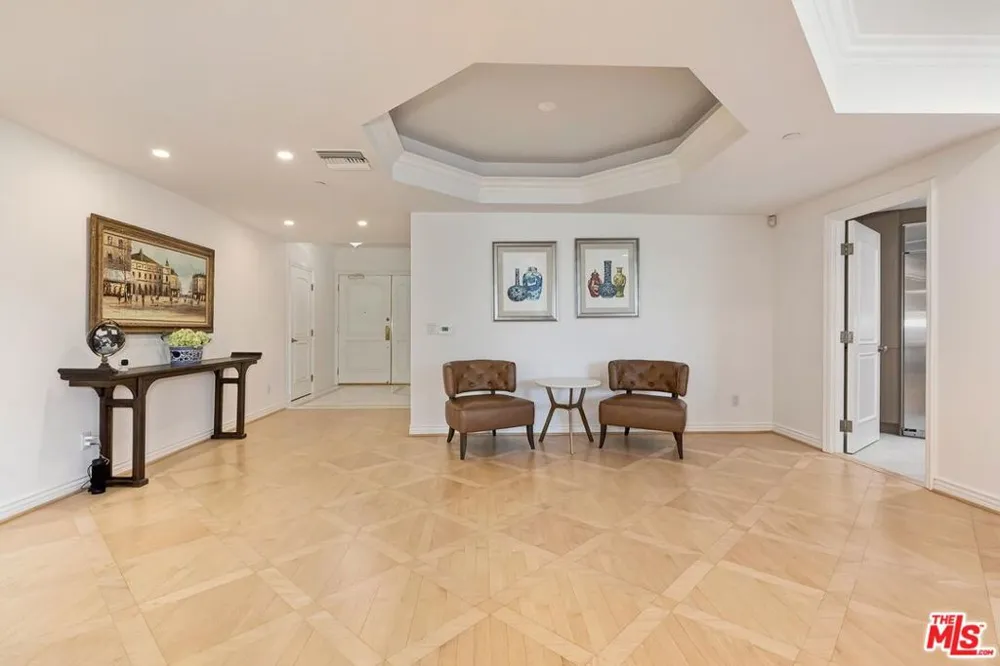 430 Oakhurst Drive #202 Beverly Hills, CA 90210