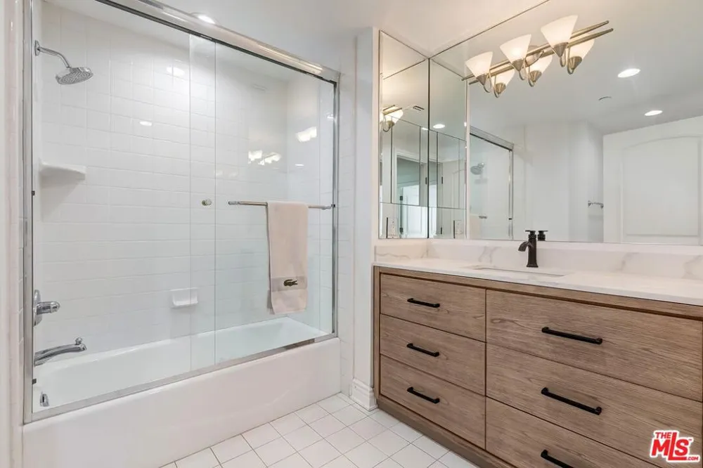 430 Oakhurst Drive #202 Beverly Hills, CA 90210