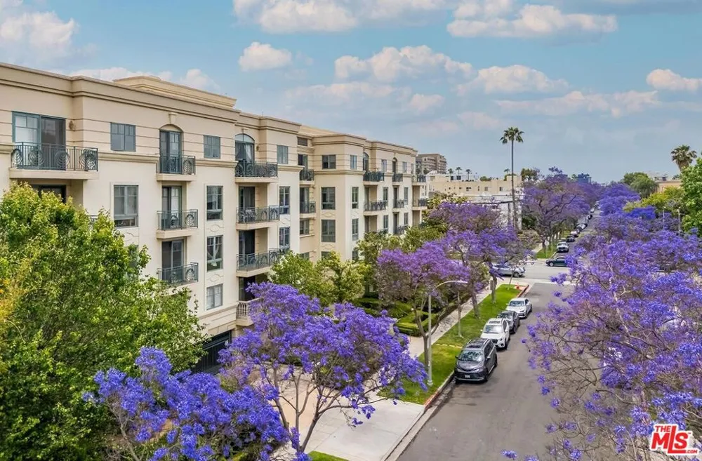 430 Oakhurst Drive #202 Beverly Hills, CA 90210