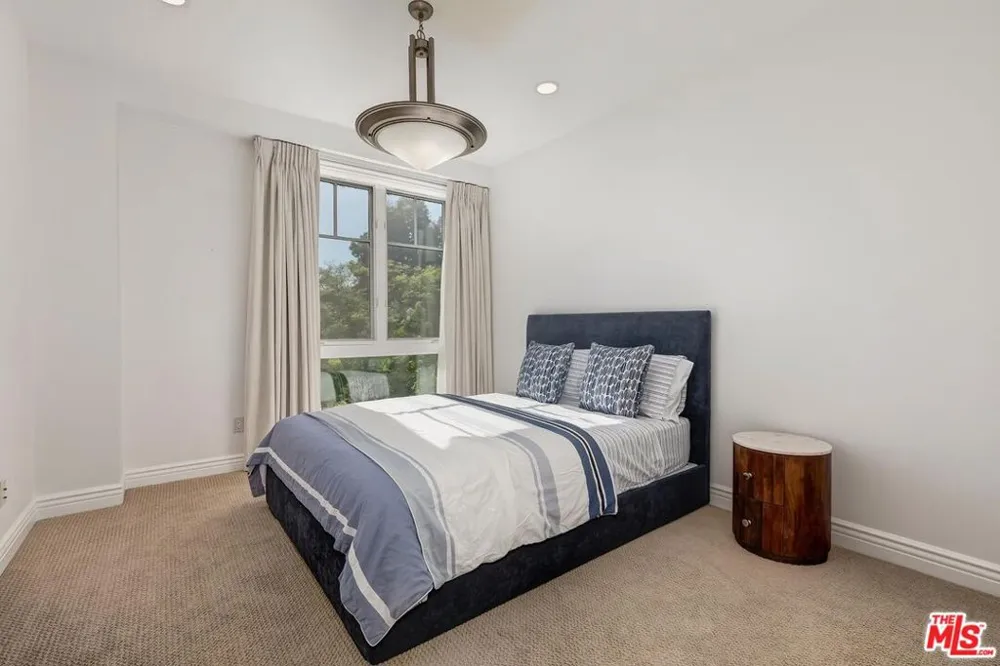 430 Oakhurst Drive #202 Beverly Hills, CA 90210