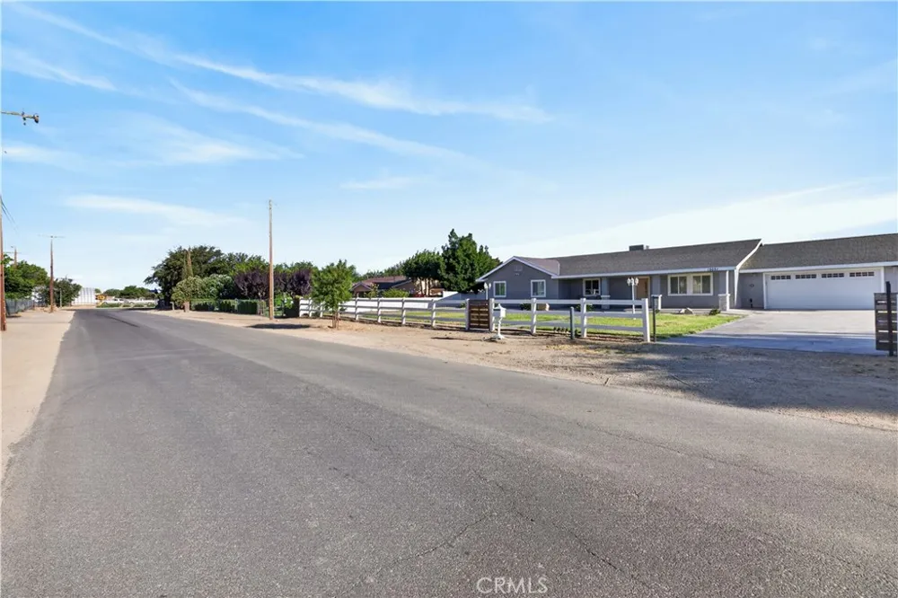 10031 E Avenue R10 Littlerock, CA 93543