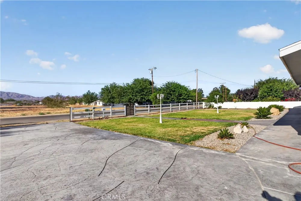 10031 E Avenue R10 Littlerock, CA 93543