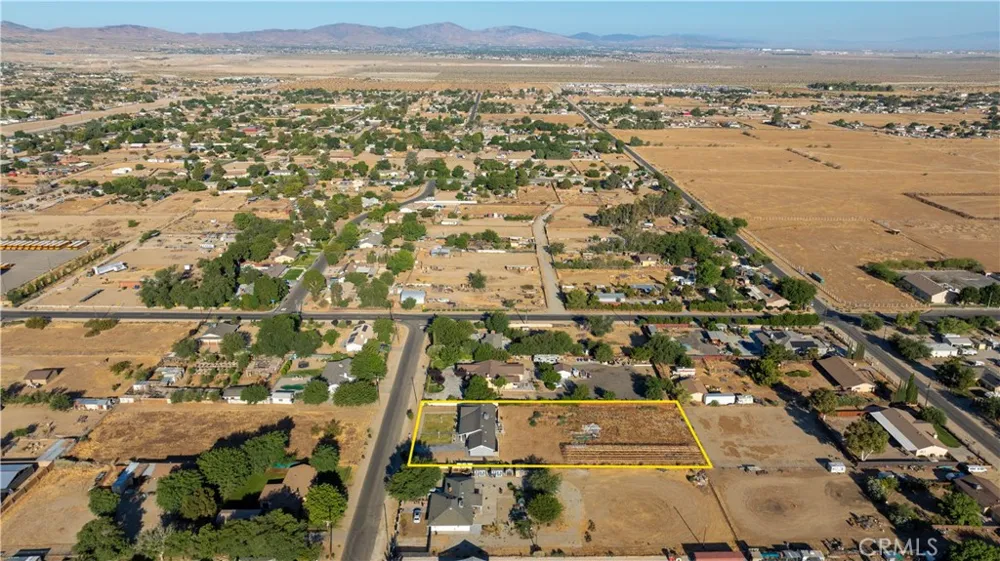 10031 E Avenue R10 Littlerock, CA 93543