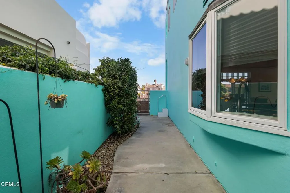 2150 Napoli Drive Oxnard, CA 93035
