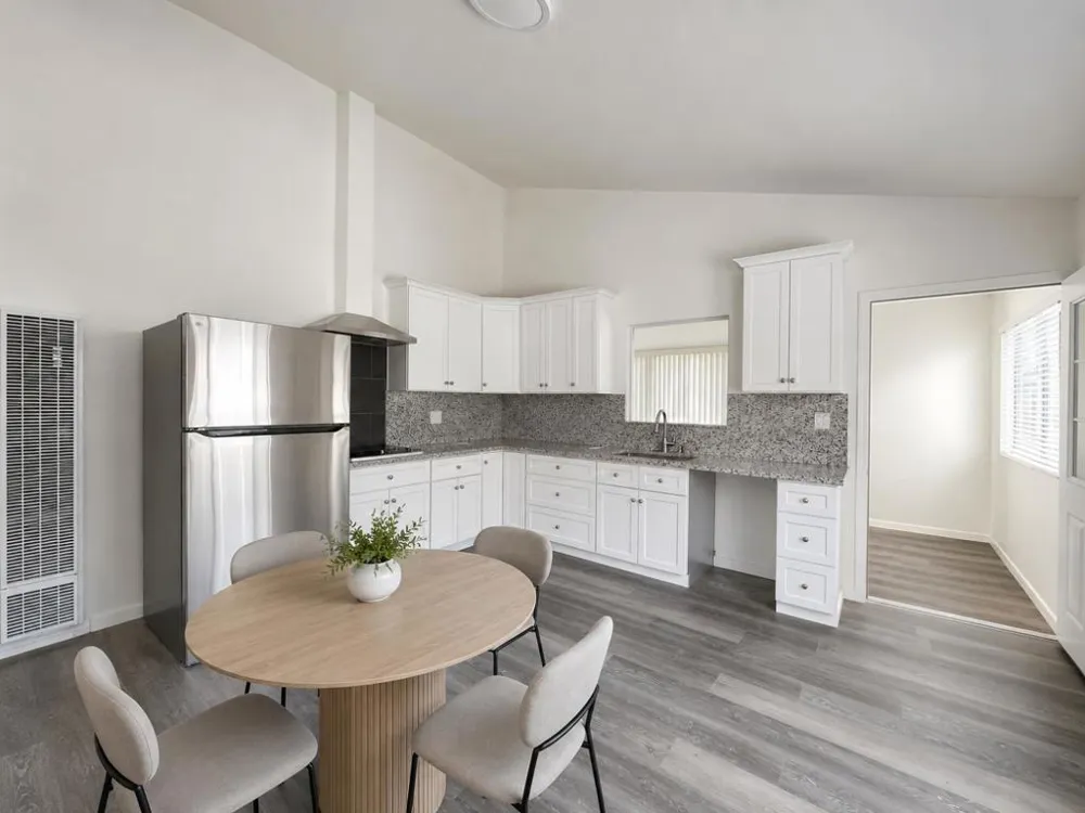 134 Cypress #A Upstairs Redwood City, CA 94061