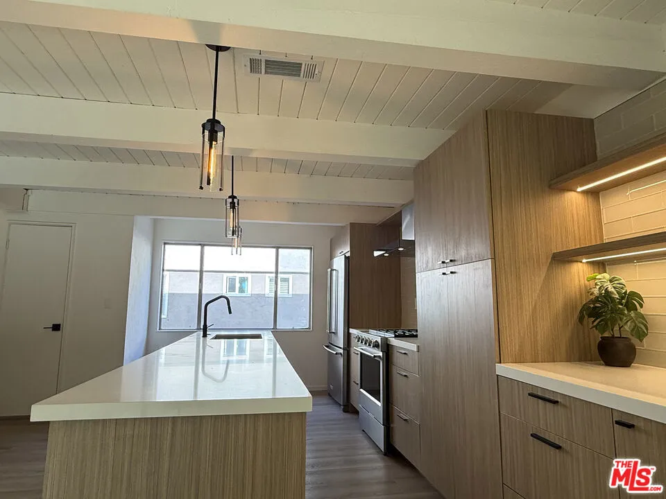 6639 Green Valley Circle Culver City, CA 90230