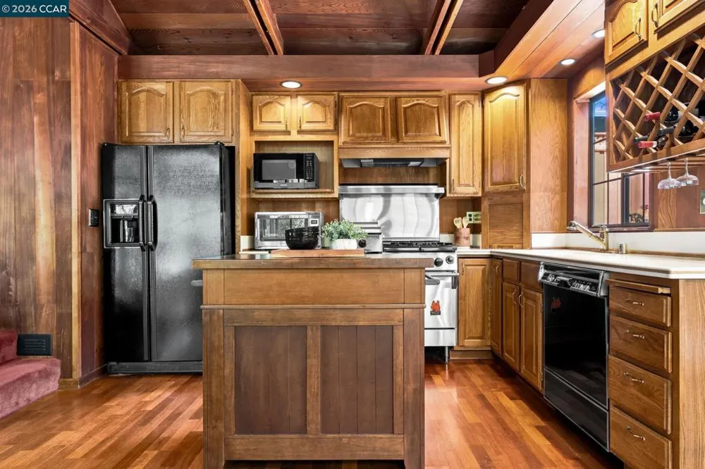 890 Holly Hill Dr Walnut Creek, CA 94596
