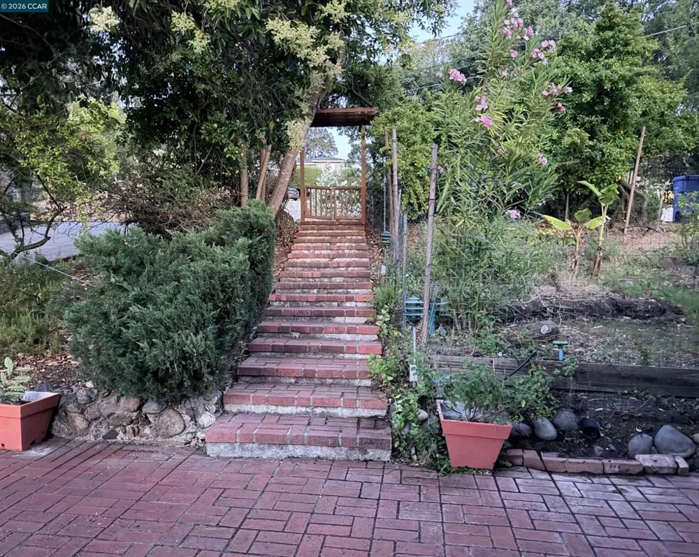 890 Holly Hill Dr Walnut Creek, CA 94596