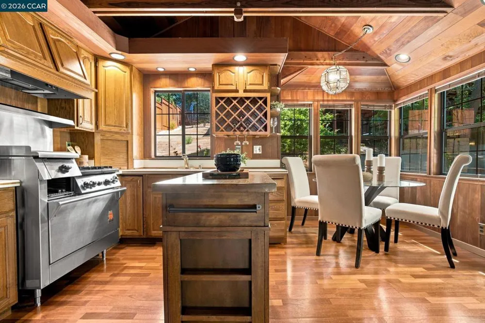 890 Holly Hill Dr Walnut Creek, CA 94596