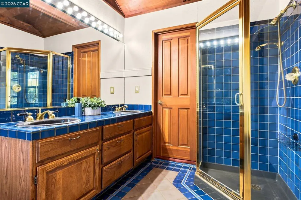 890 Holly Hill Dr Walnut Creek, CA 94596