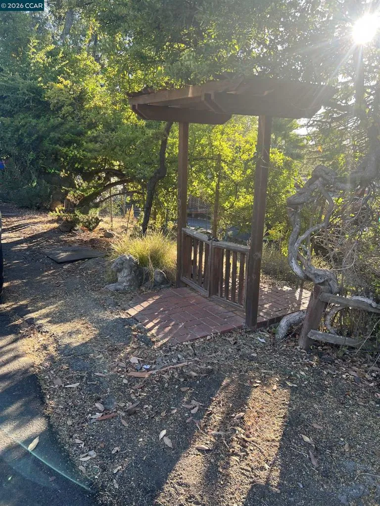 890 Holly Hill Dr Walnut Creek, CA 94596