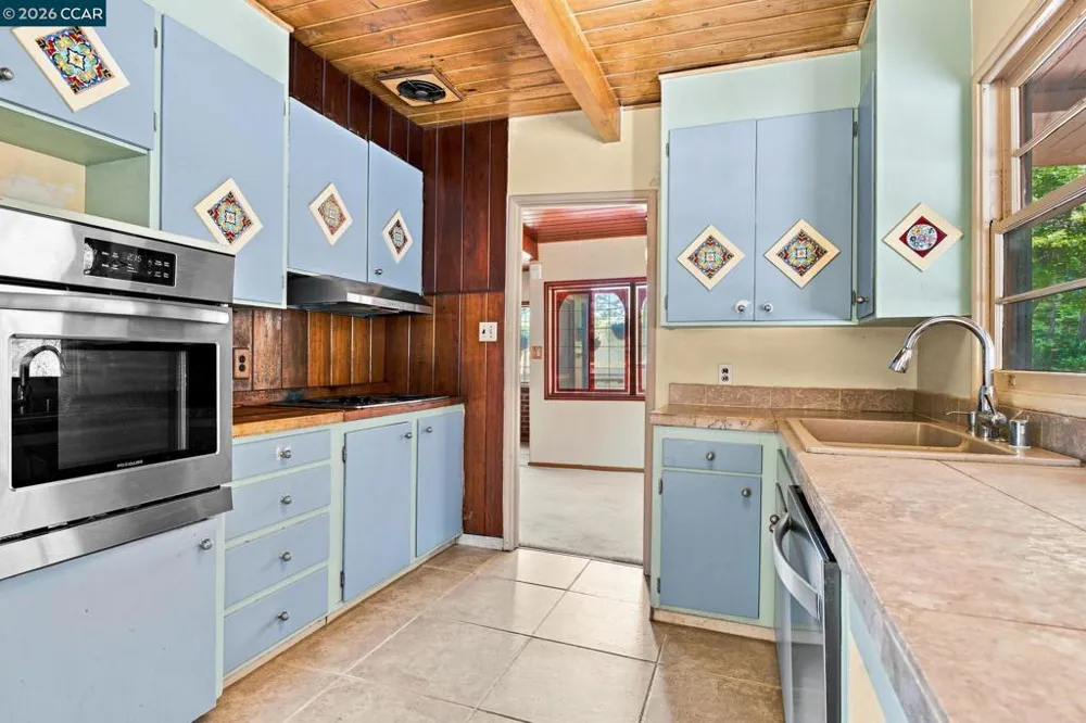 890 Holly Hill Dr Walnut Creek, CA 94596