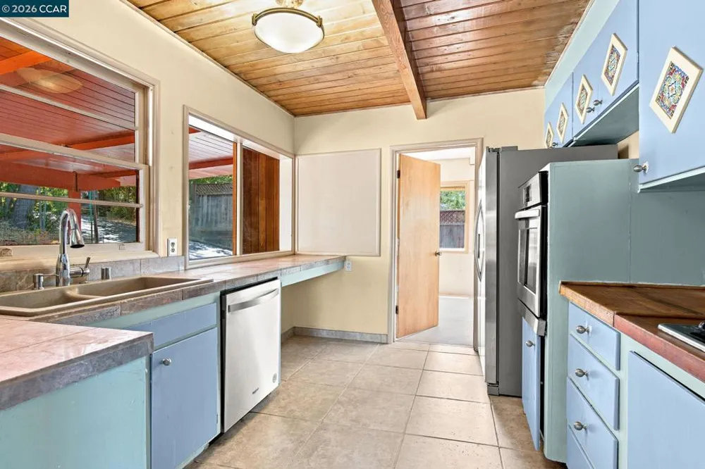 890 Holly Hill Dr Walnut Creek, CA 94596