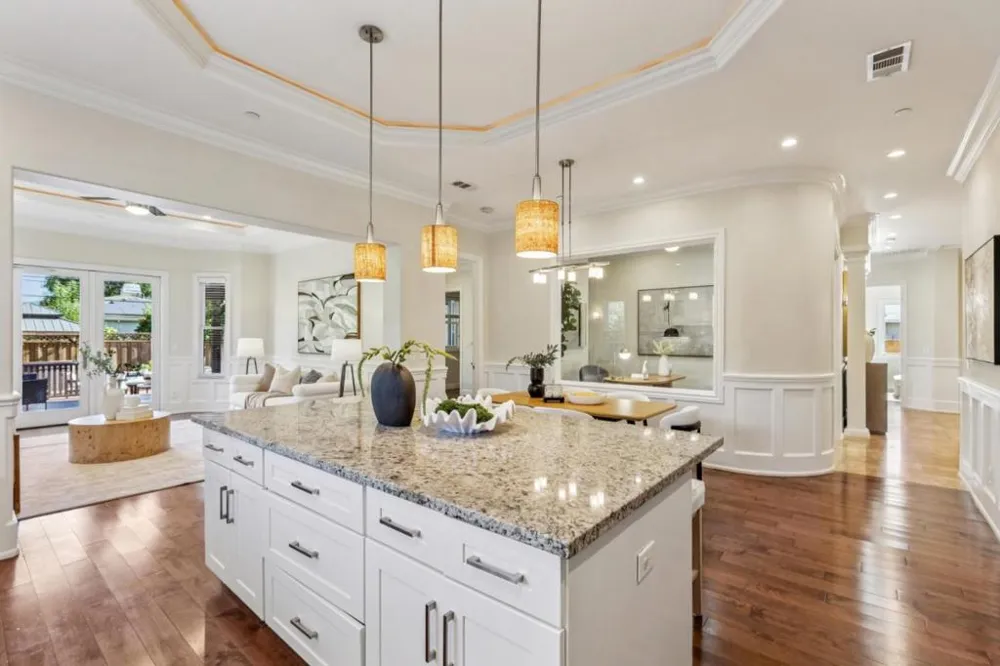 18548 Paseo Tierra Saratoga, CA 95070
