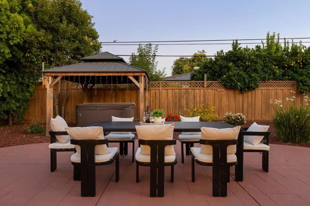 18548 Paseo Tierra Saratoga, CA 95070