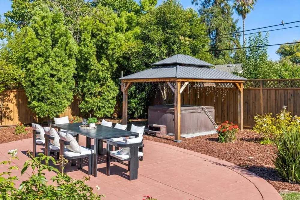18548 Paseo Tierra Saratoga, CA 95070