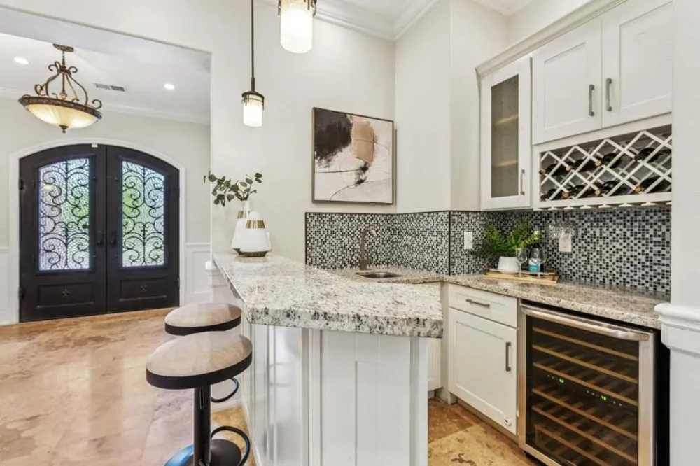 18548 Paseo Tierra Saratoga, CA 95070