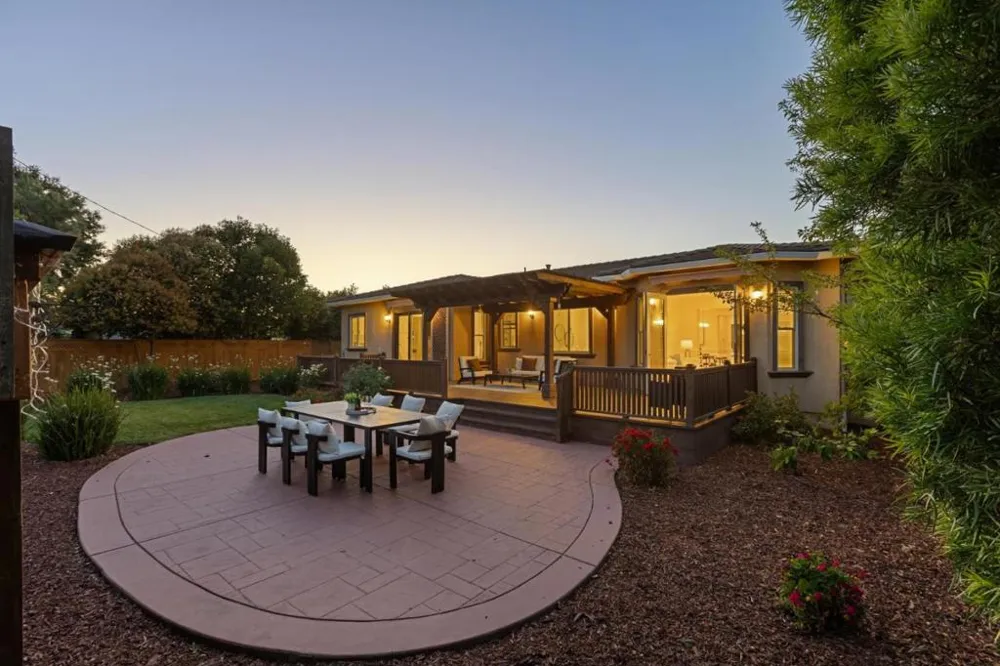 18548 Paseo Tierra Saratoga, CA 95070