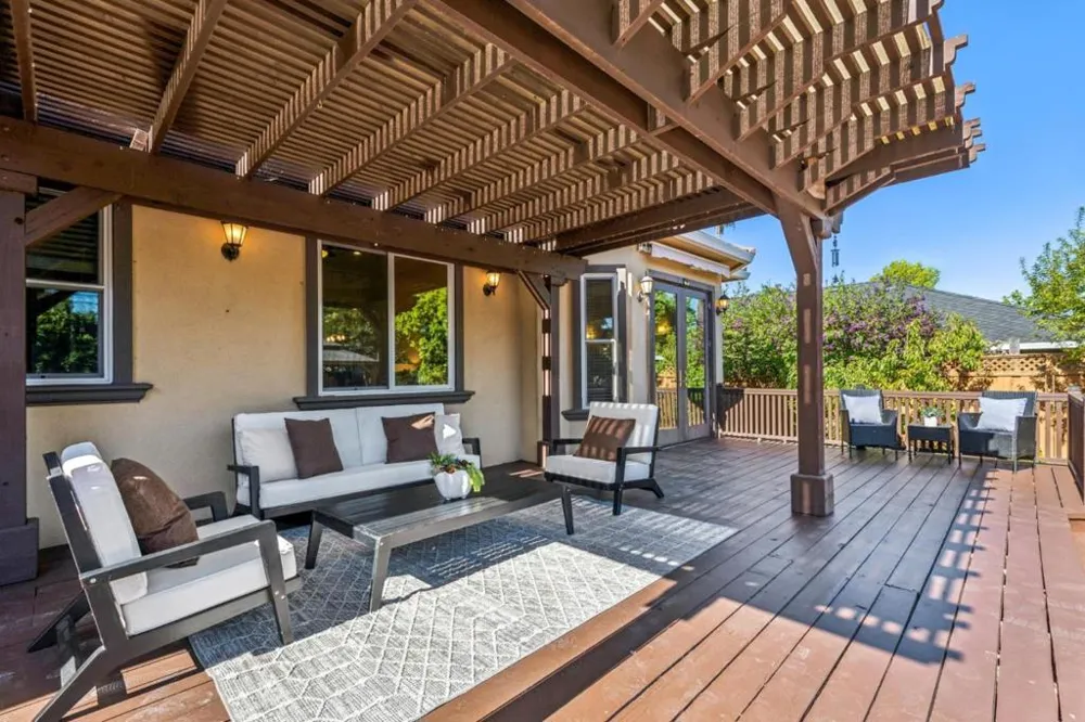 18548 Paseo Tierra Saratoga, CA 95070
