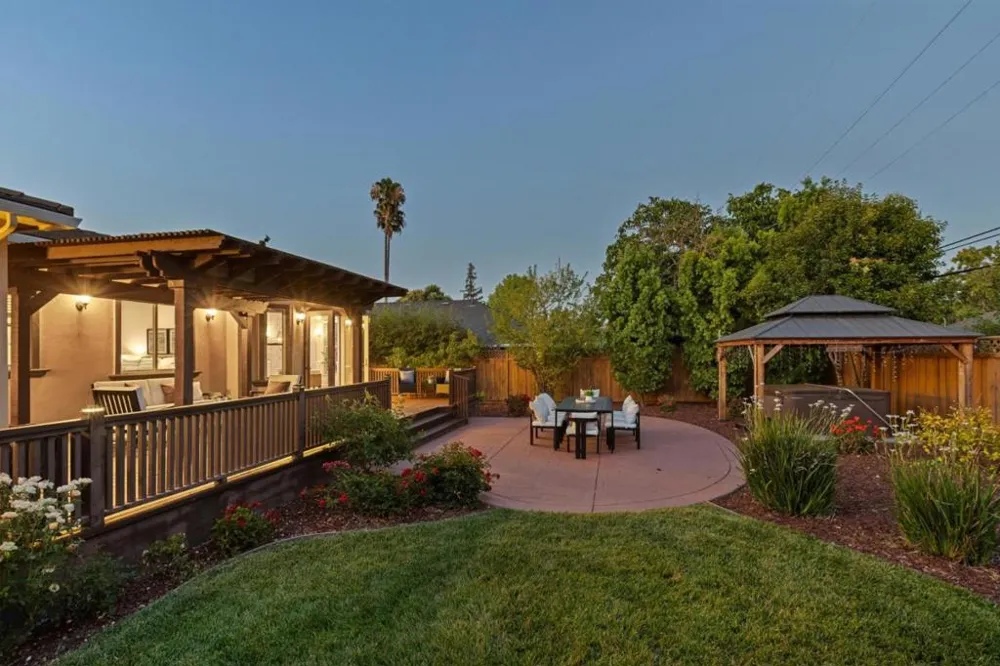 18548 Paseo Tierra Saratoga, CA 95070