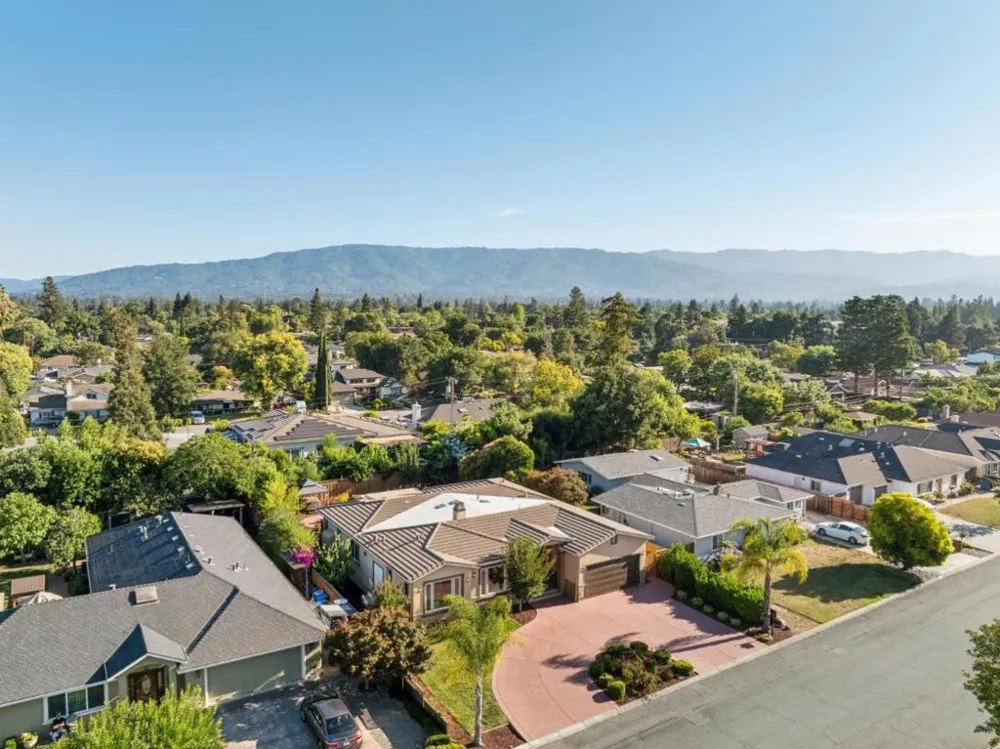 18548 Paseo Tierra Saratoga, CA 95070