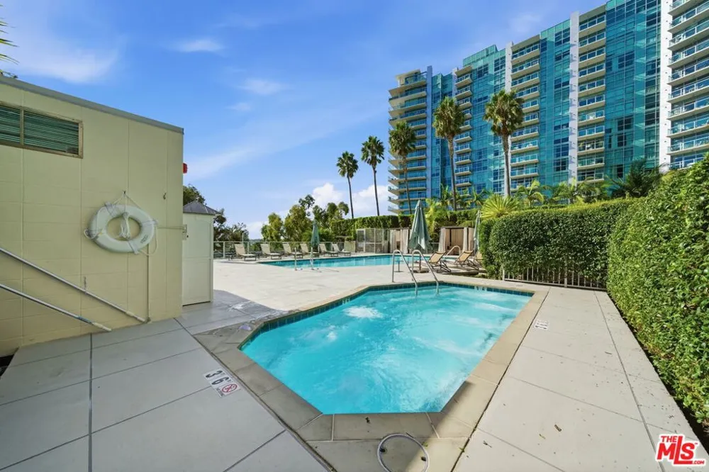 13650 Marina Pointe Drive #1603 Marina del Rey, CA 90292