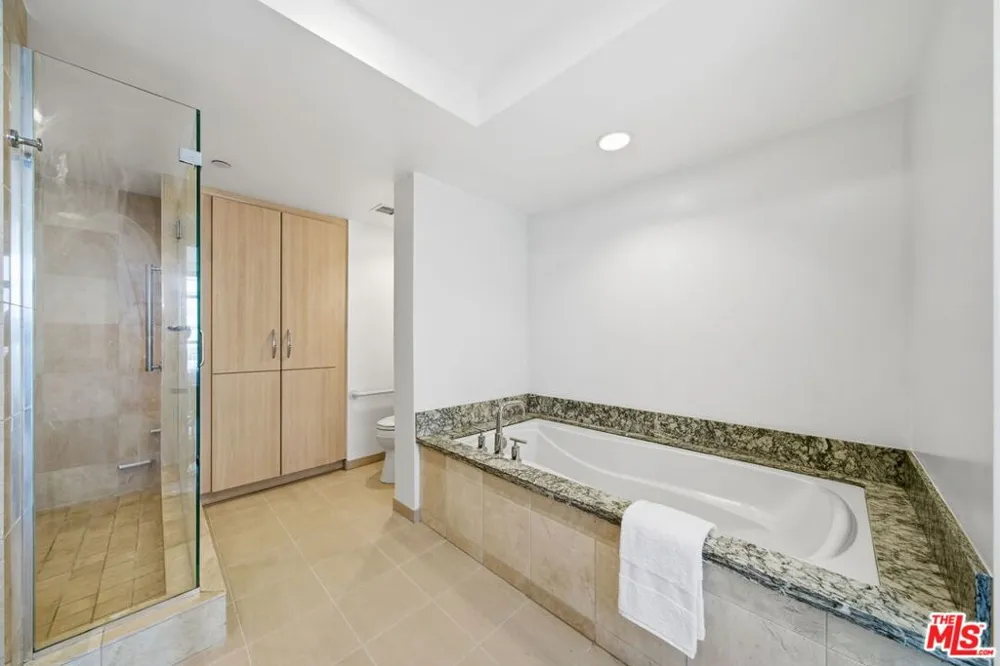 13650 Marina Pointe Drive #1603 Marina del Rey, CA 90292