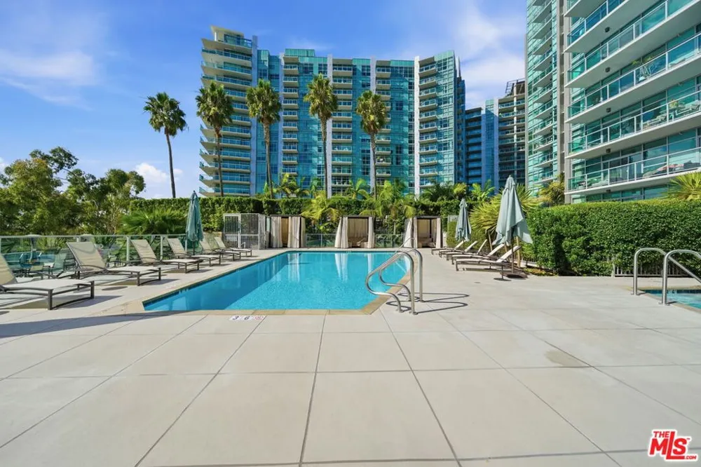 13650 Marina Pointe Drive #1603 Marina del Rey, CA 90292