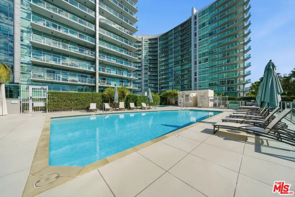 13650 Marina Pointe Drive #1603 Marina del Rey, CA 90292