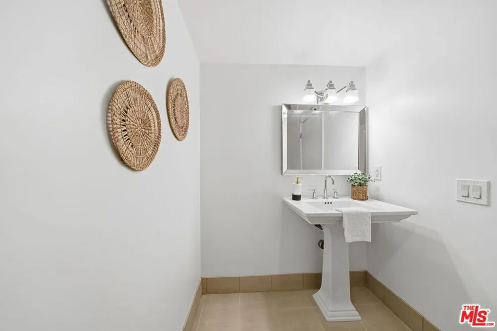 13650 Marina Pointe Drive #1603 Marina del Rey, CA 90292