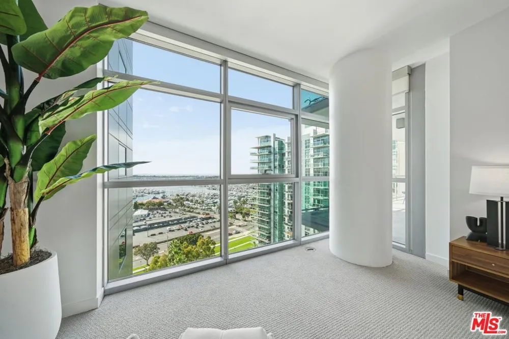 13650 Marina Pointe Drive #1603 Marina del Rey, CA 90292