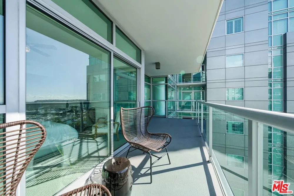 13650 Marina Pointe Drive #1603 Marina del Rey, CA 90292