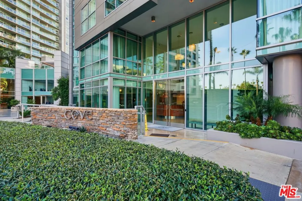 13650 Marina Pointe Drive #1603 Marina del Rey, CA 90292