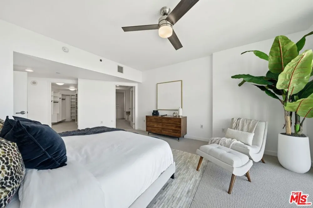 13650 Marina Pointe Drive #1603 Marina del Rey, CA 90292