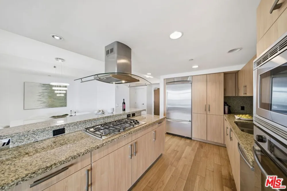 13650 Marina Pointe Drive #1603 Marina del Rey, CA 90292
