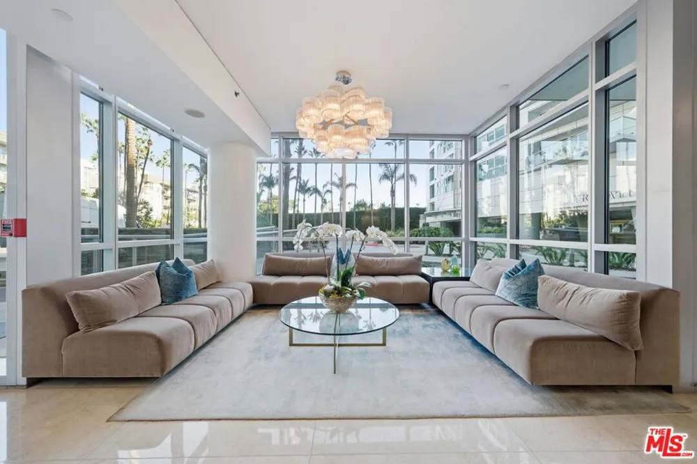 13650 Marina Pointe Drive #1603 Marina del Rey, CA 90292