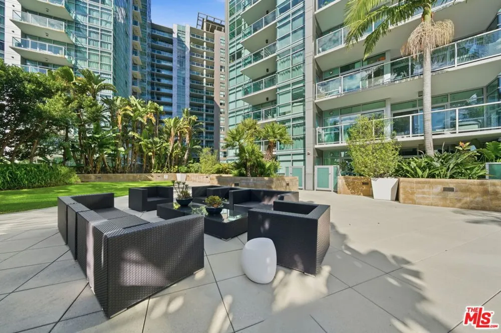 13650 Marina Pointe Drive #1603 Marina del Rey, CA 90292