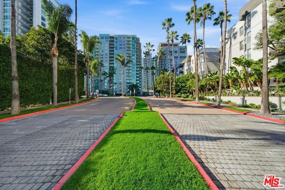 13650 Marina Pointe Drive #1603 Marina del Rey, CA 90292