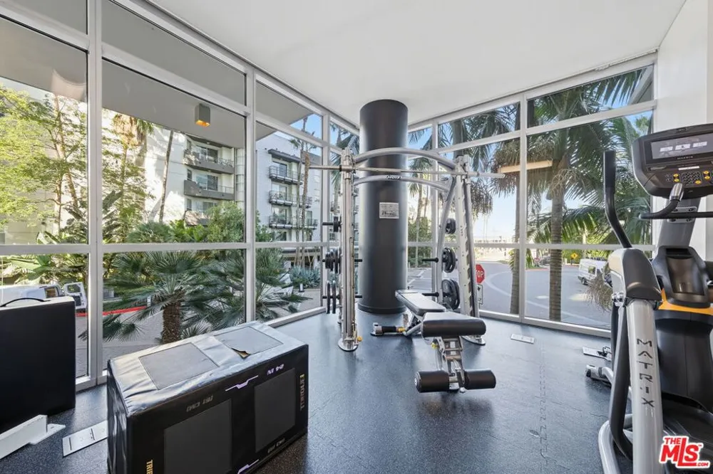 13650 Marina Pointe Drive #1603 Marina del Rey, CA 90292