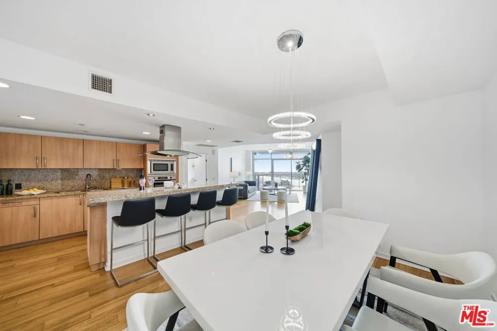 13650 Marina Pointe Drive #1603 Marina del Rey, CA 90292
