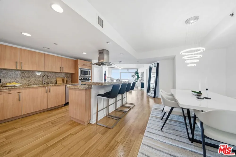 13650 Marina Pointe Drive #1603 Marina del Rey, CA 90292