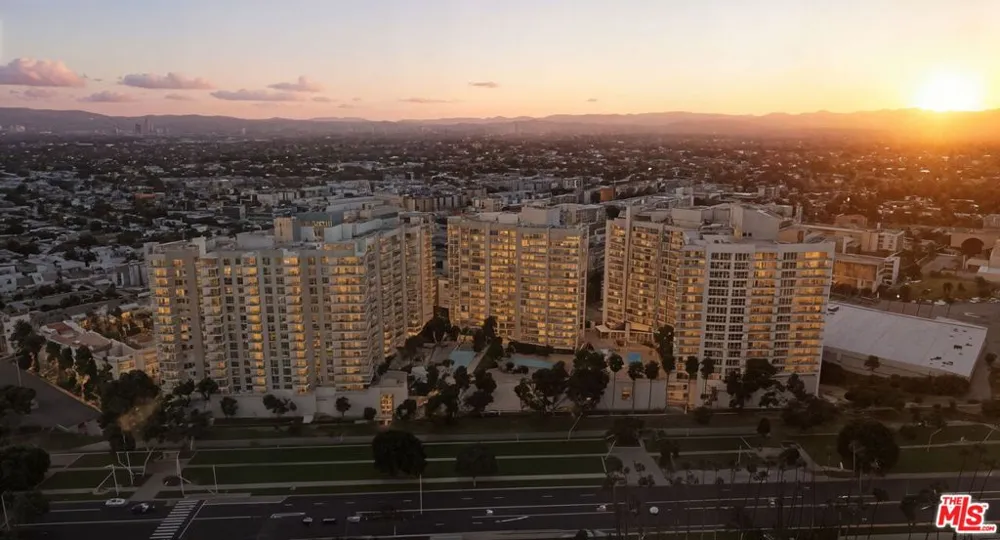 13650 Marina Pointe Drive #1603 Marina del Rey, CA 90292