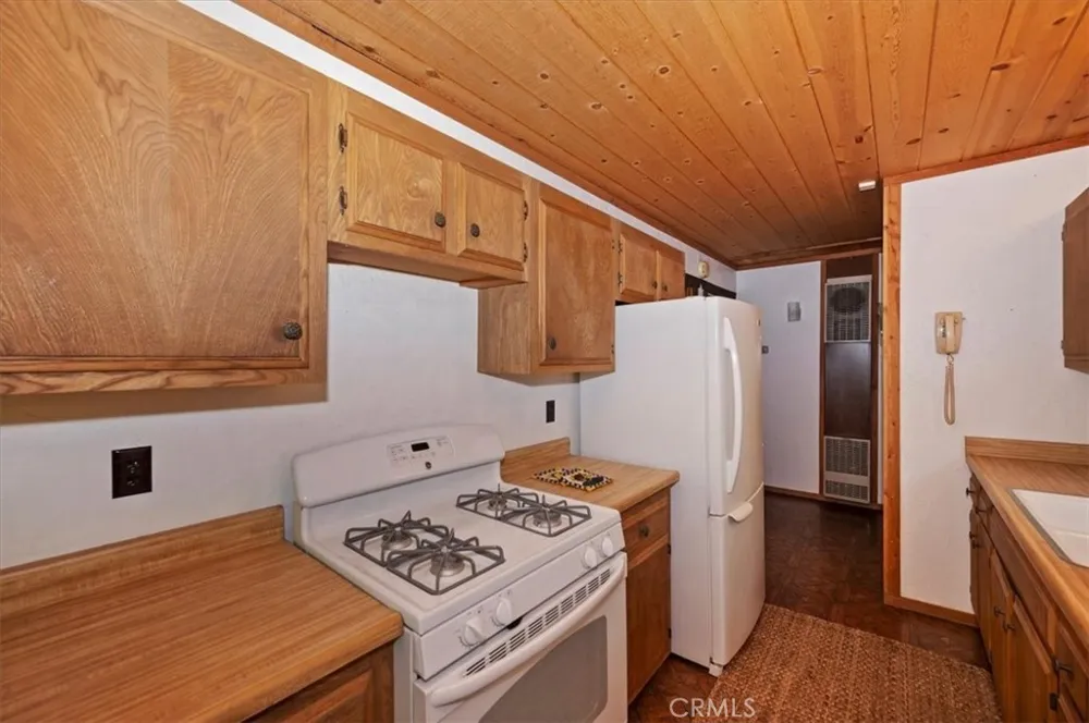 753 Vista Sugarloaf, CA 92386
