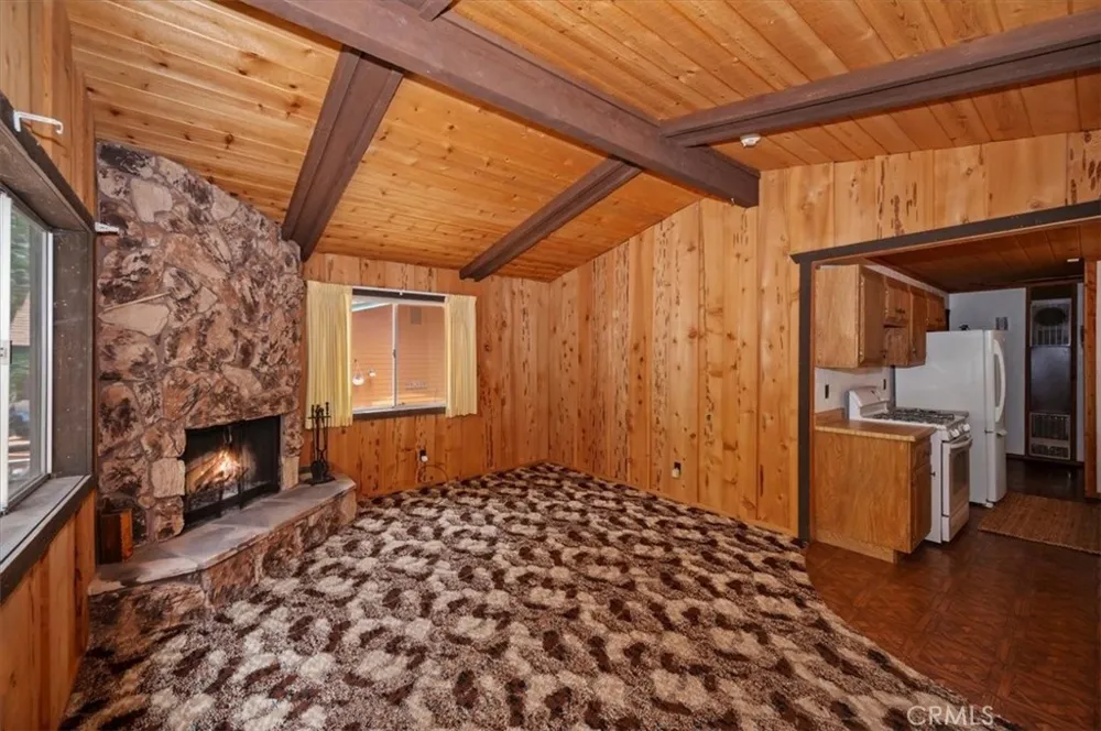 753 Vista Sugarloaf, CA 92386