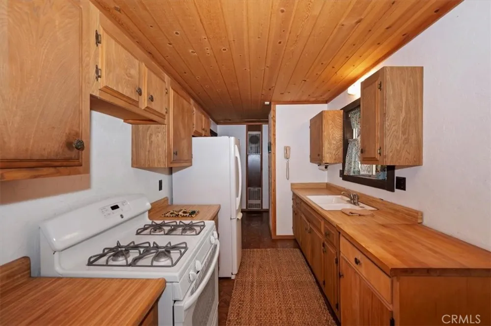 753 Vista Sugarloaf, CA 92386