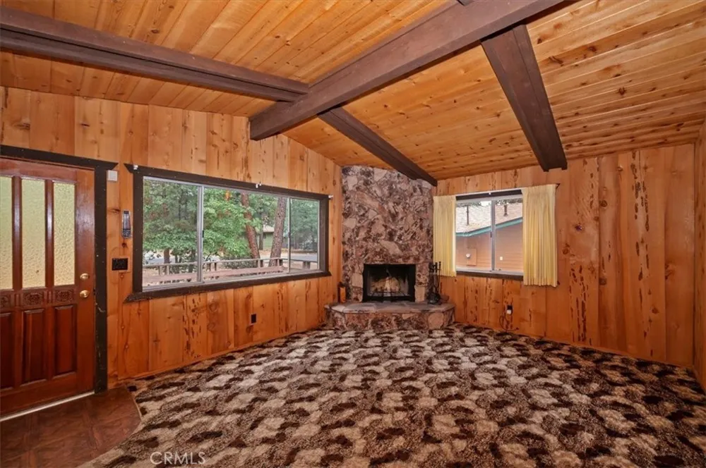 753 Vista Sugarloaf, CA 92386