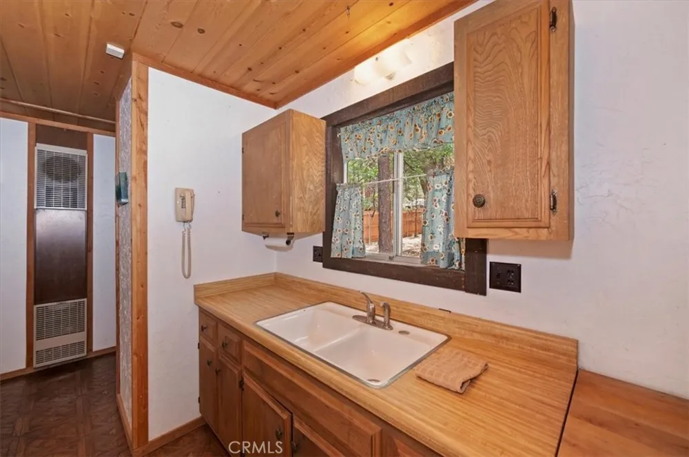 753 Vista Sugarloaf, CA 92386