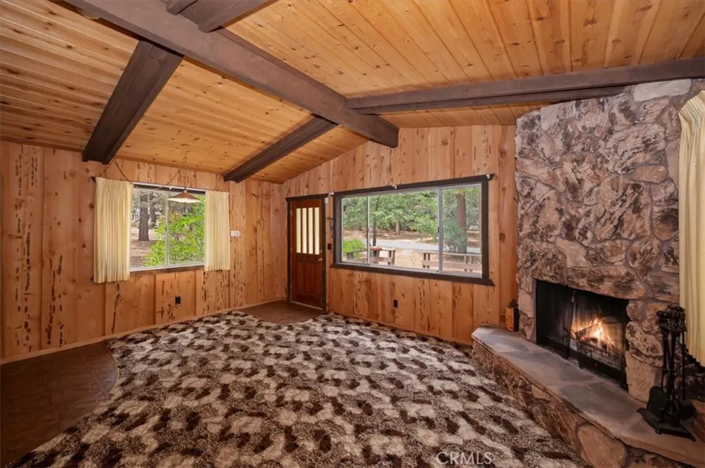 753 Vista Sugarloaf, CA 92386