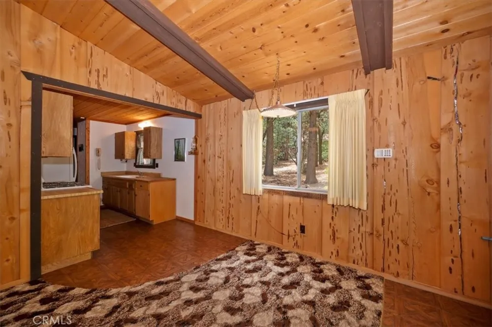 753 Vista Sugarloaf, CA 92386