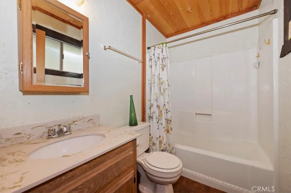 753 Vista Sugarloaf, CA 92386